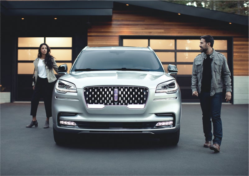 The sparkling grille of the 2023 Lincoln Aviator® Grand Touring model | Hooks Lincoln in Fort Worth TX