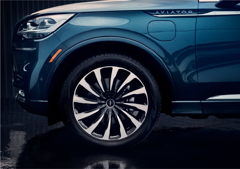 The 2023 Lincoln Aviator® Black Label Grand Touring model with unique 12-spoke wheel | Hooks Lincoln in Fort Worth TX