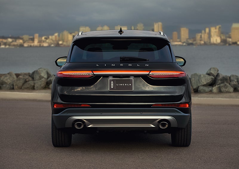 The rear lighting of the 2024 Lincoln Corsair® SUV spans the entire width of the vehicle. | Hooks Lincoln in Fort Worth TX
