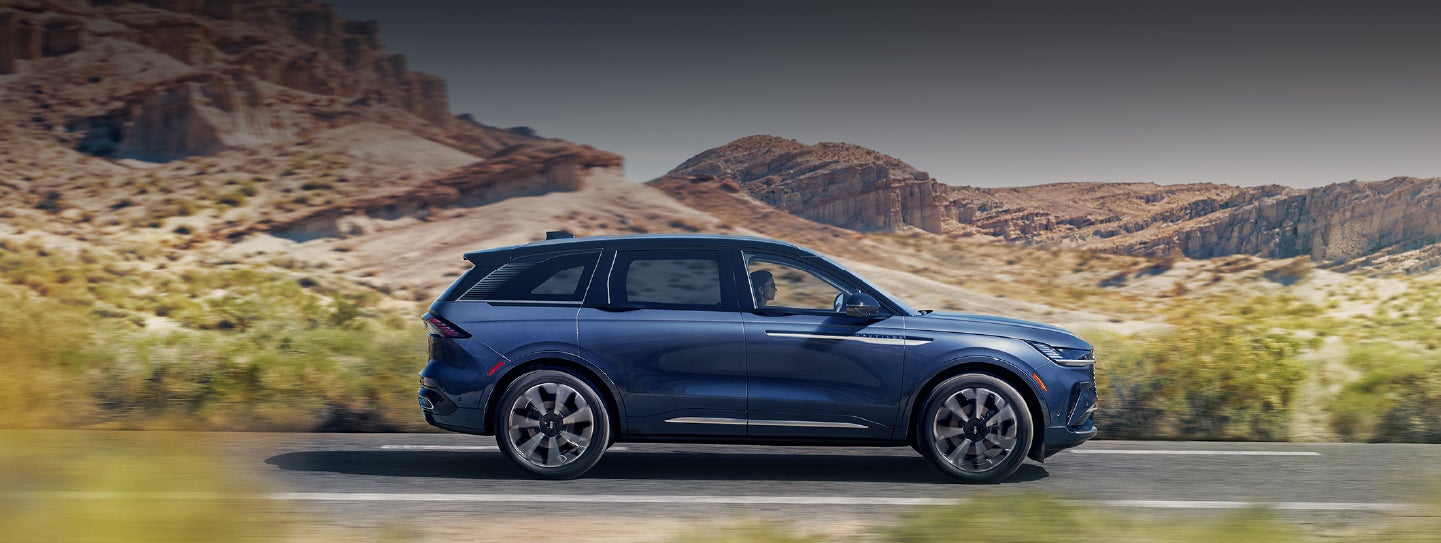 A 2024 Lincoln Nautilus® SUV is being driven in a desert setting. | Hooks Lincoln in Fort Worth TX