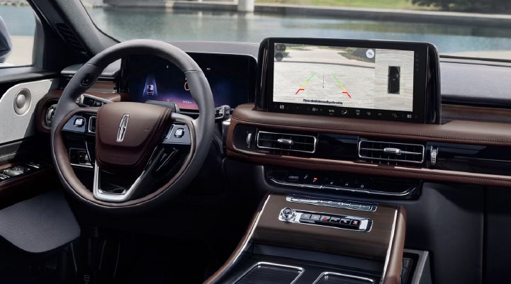 The backup camera of the 2027 Lincoln Aviator® SUV is displayed on screen. | Hooks Lincoln in Fort Worth TX