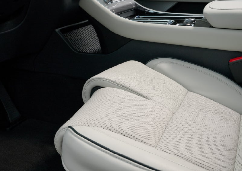 The front passenger Perfect Position seat is shown with the thigh extender adjusted.| Hooks Lincoln in Fort Worth TX