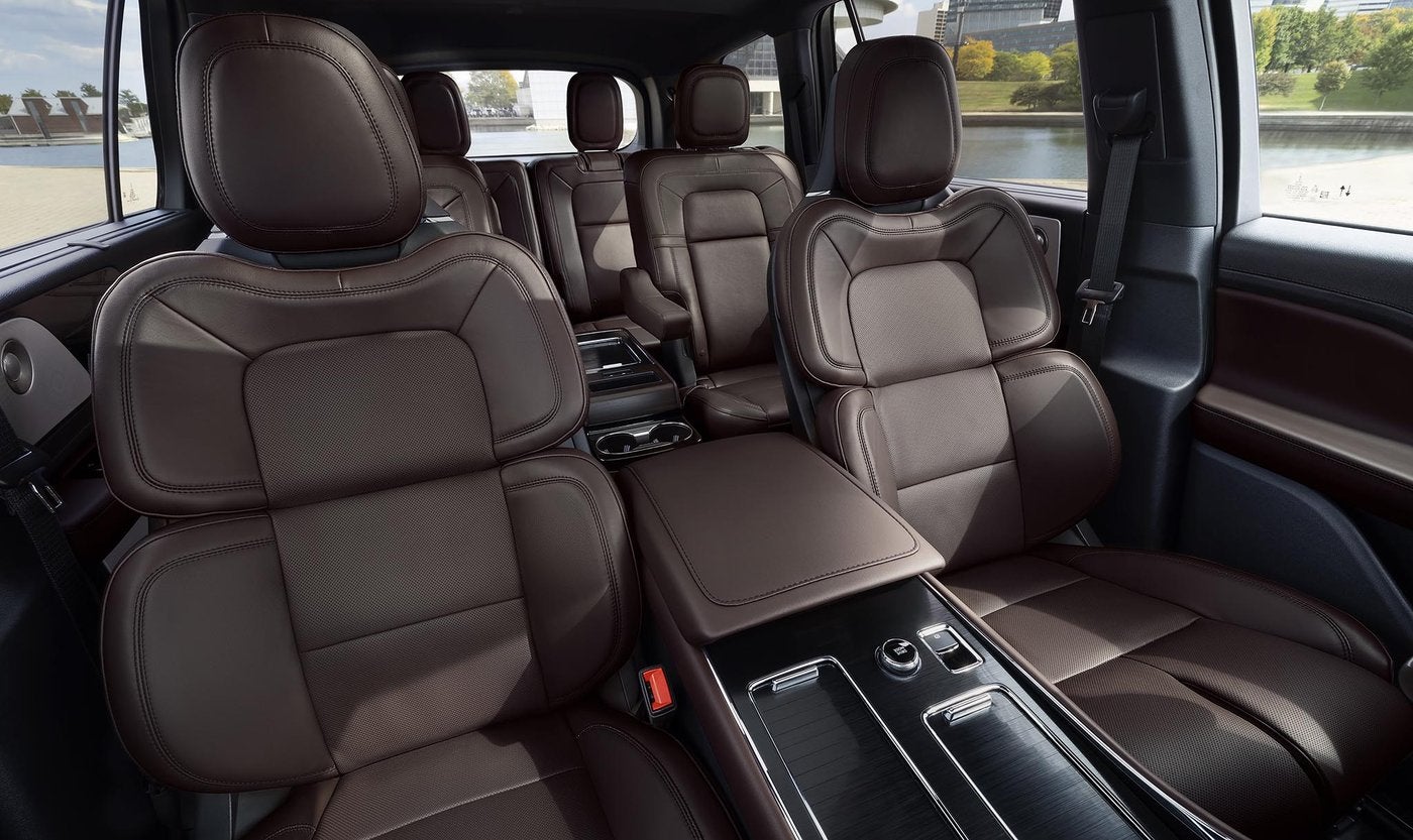 Lincoln Aviator on the road for Fort Worth TX shoppers considering a Lincoln courtesy vehicle
